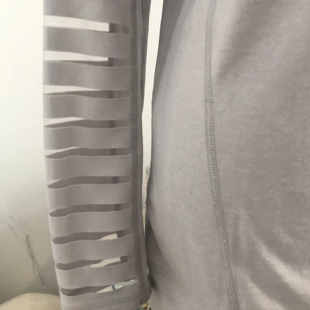 Betsy Johnson light gray long sleeve comfy shirt with lots of detail. Sz XS.EUC - Picture 6 of 10